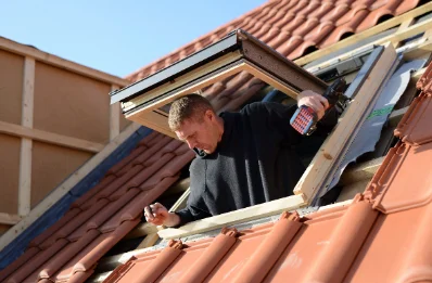 Pose de fenêtres de toit Velux à Plouguernével